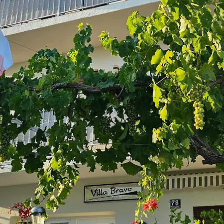 Bravo Lägenhet Podstrana
